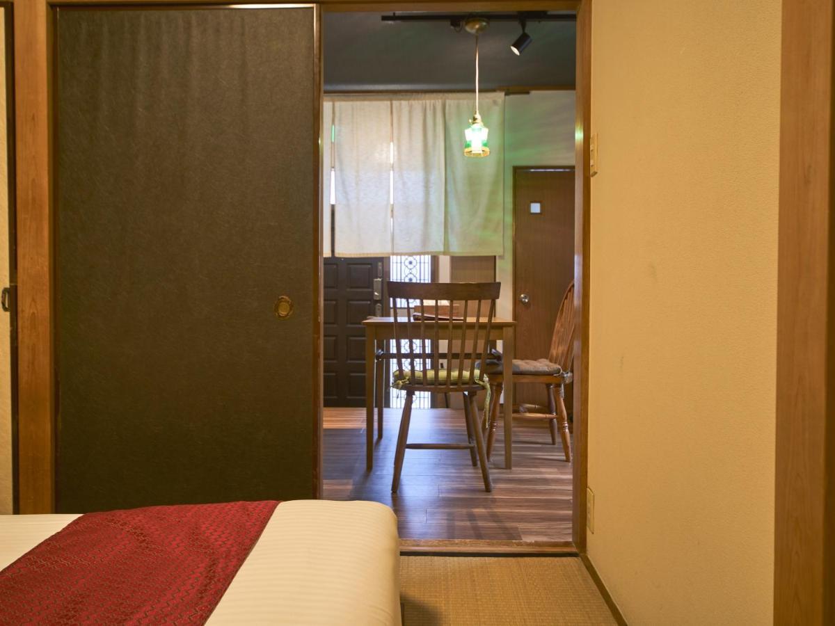 Kagurazaka Retro Bar & Hotel Токіо Екстер'єр фото
